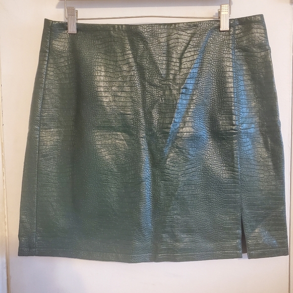 Topshop Dark Green Faux Croc embossed Leather Skirt W/ Slit Size 12 preppy Chic - Picture 1 of 10